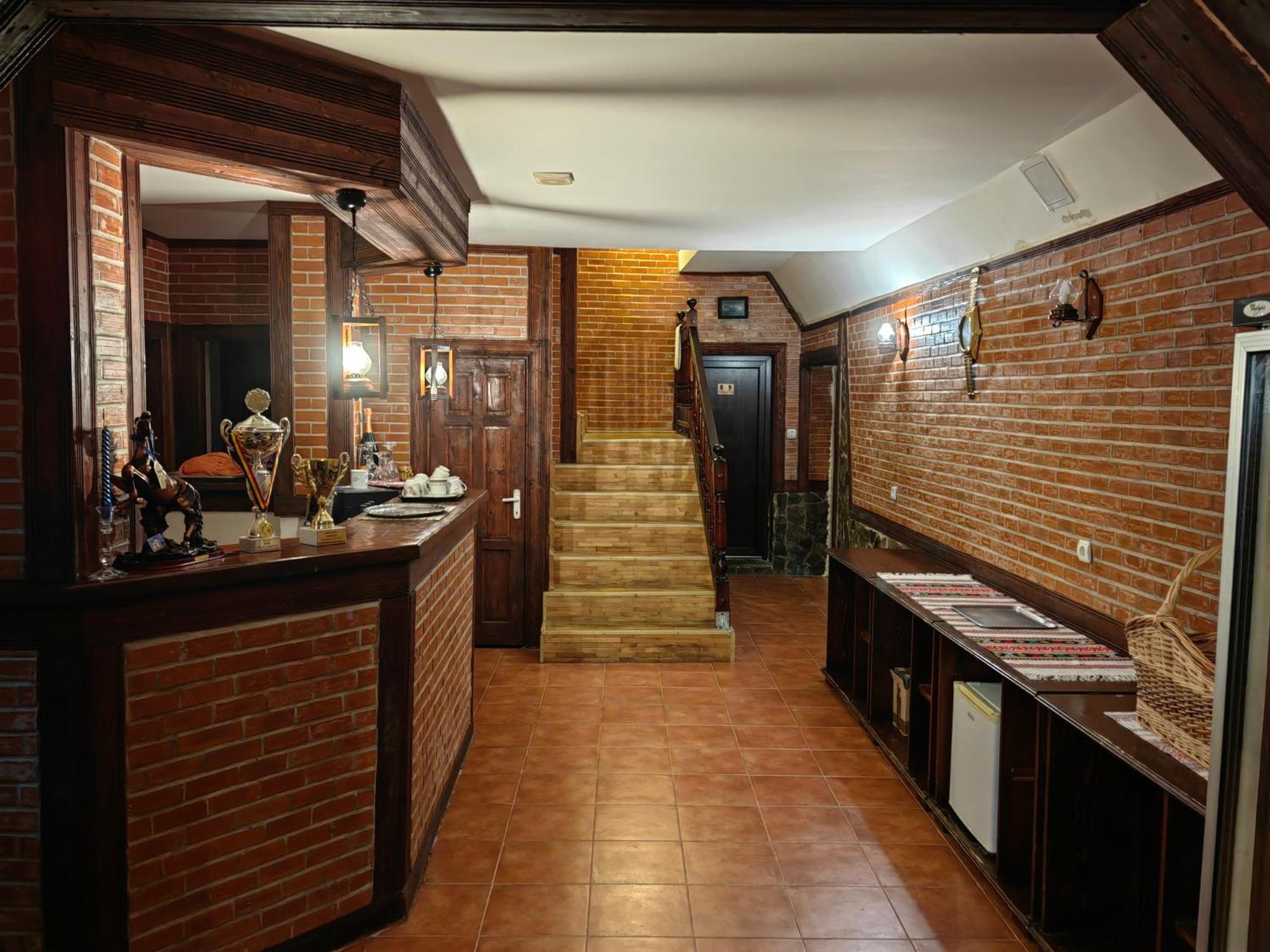 Pensiunea Millenium Sibiu With Parking - Motorcycle Friendly Travel Routes Exterior foto